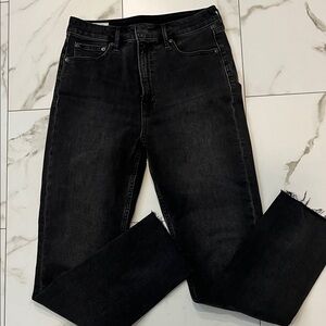 Gap Women’s Black straight leg jeans